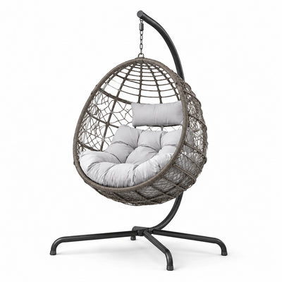 Sedia sospesa in rattan sintetico con struttura in metallo e cuscini